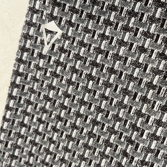 Ivivva Lululemon Gray & Black Rhythm Tights - Picture 8 of 10